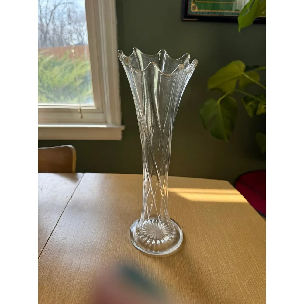 1900s VTG Dugan Swung Vase Glass Clear 8 Twisted Ribs Spiralex Elegant